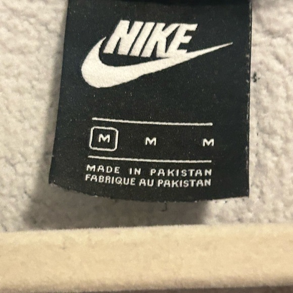 Nike Black and White Cropped Graphic Hoodie - Picture 4 of 4